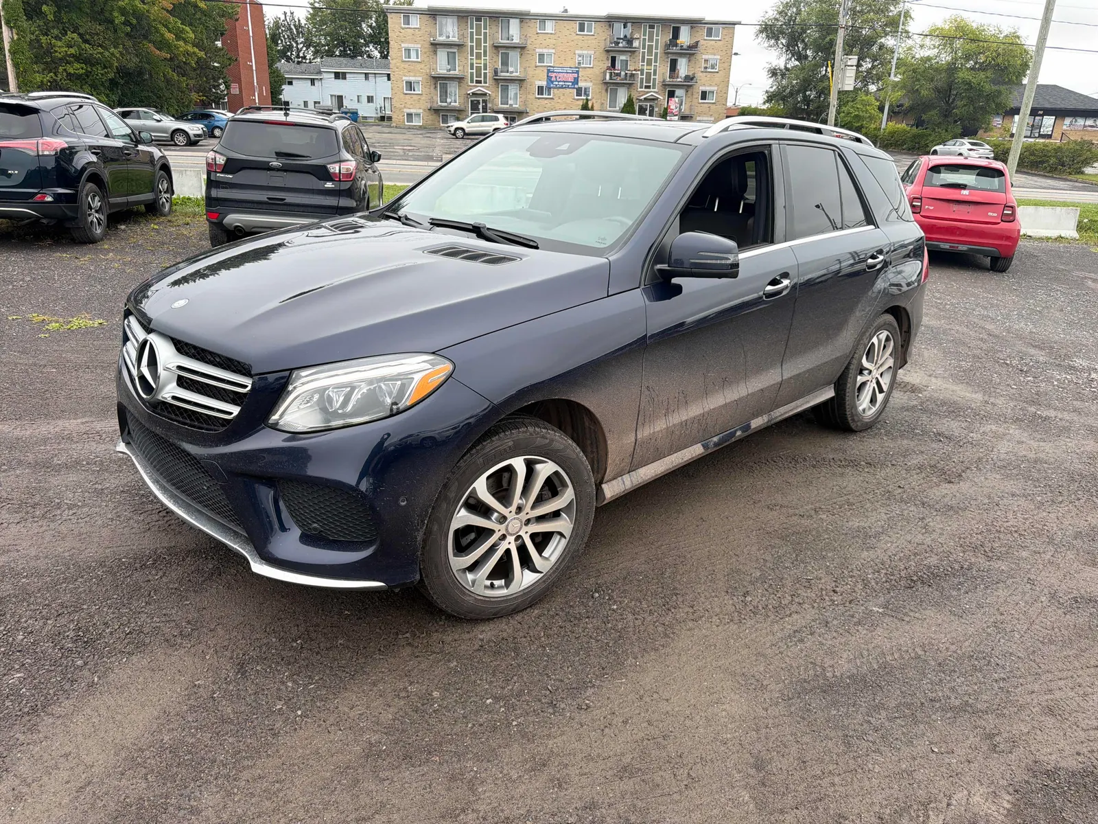 3/4 Front (Main image)