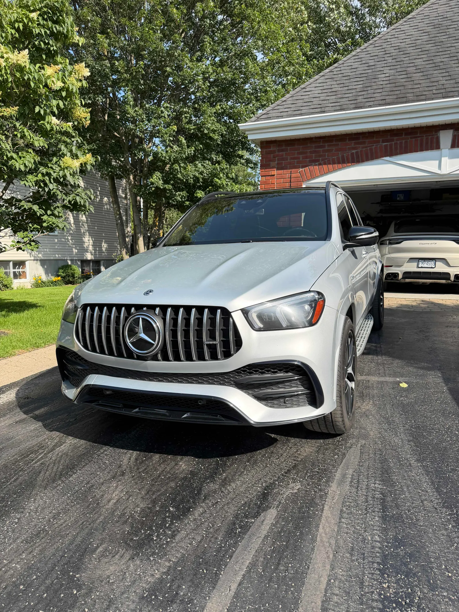 3/4 Front (Main image)