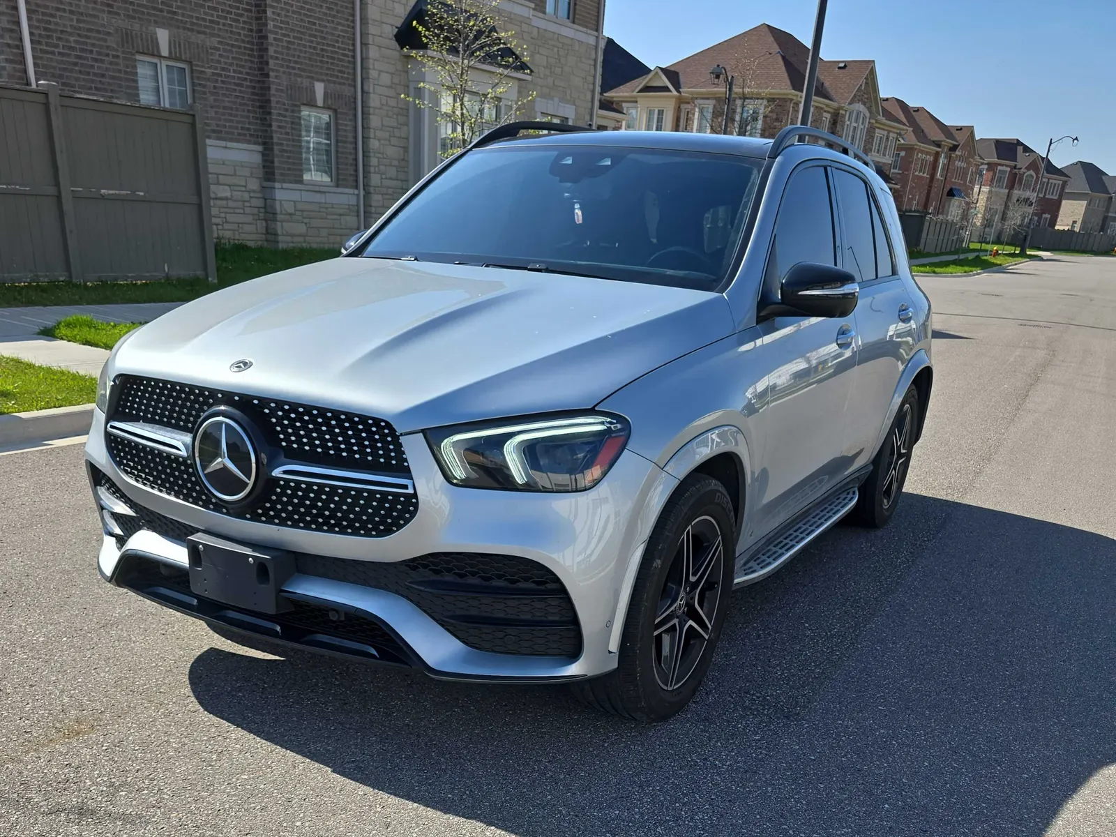 3/4 Front (Main image)