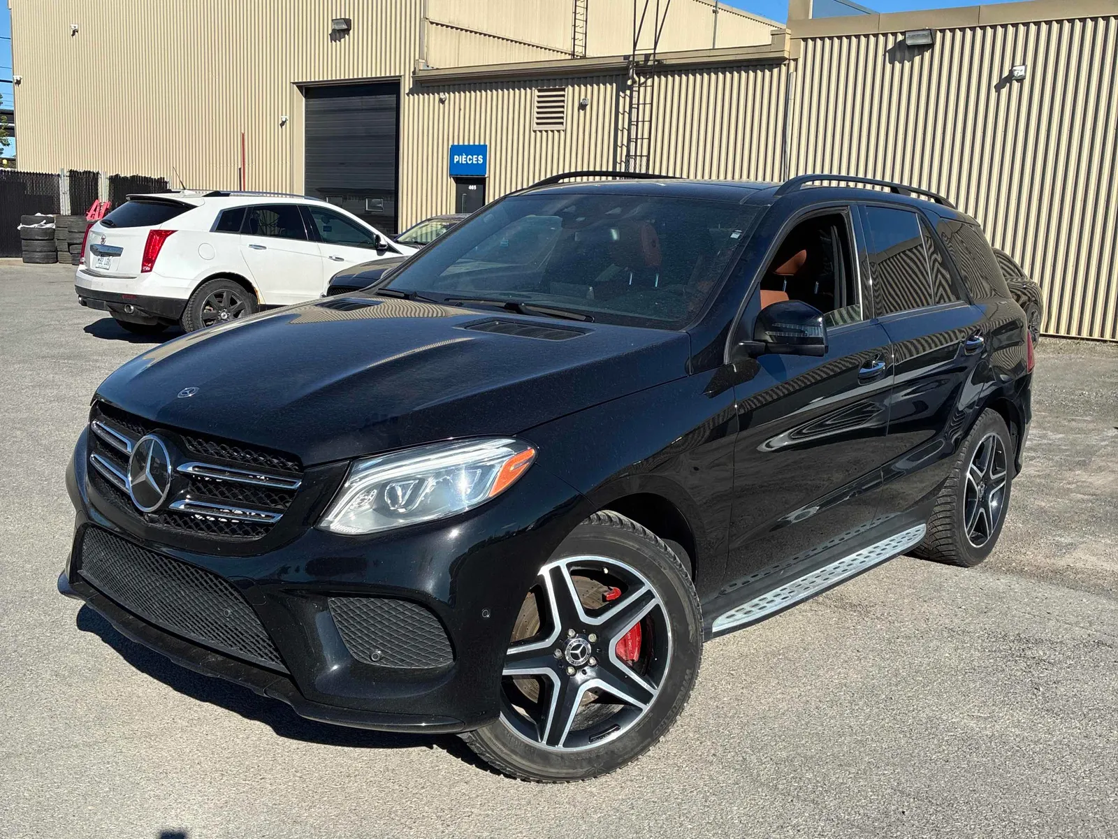 3/4 Front (Main image)