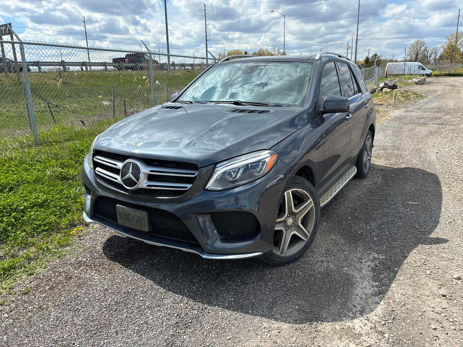 3/4 Front (Main image)