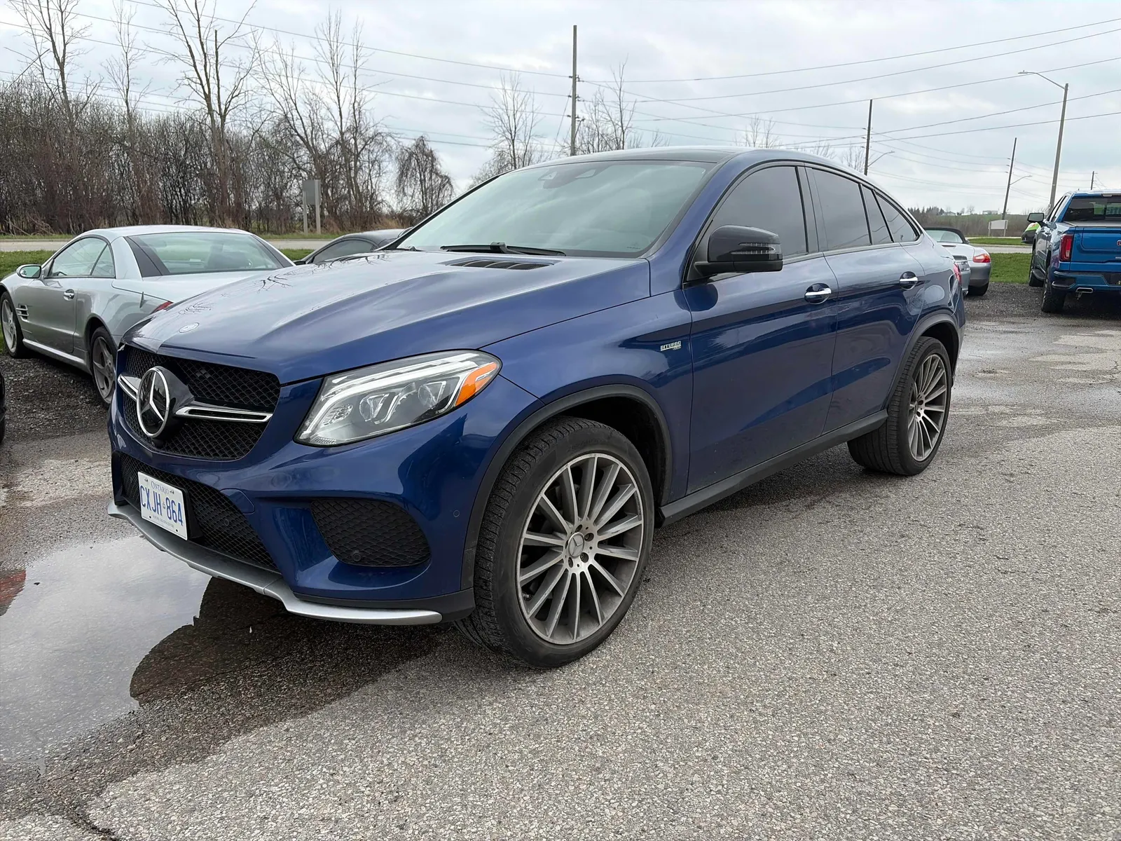 3/4 Front (Main image)