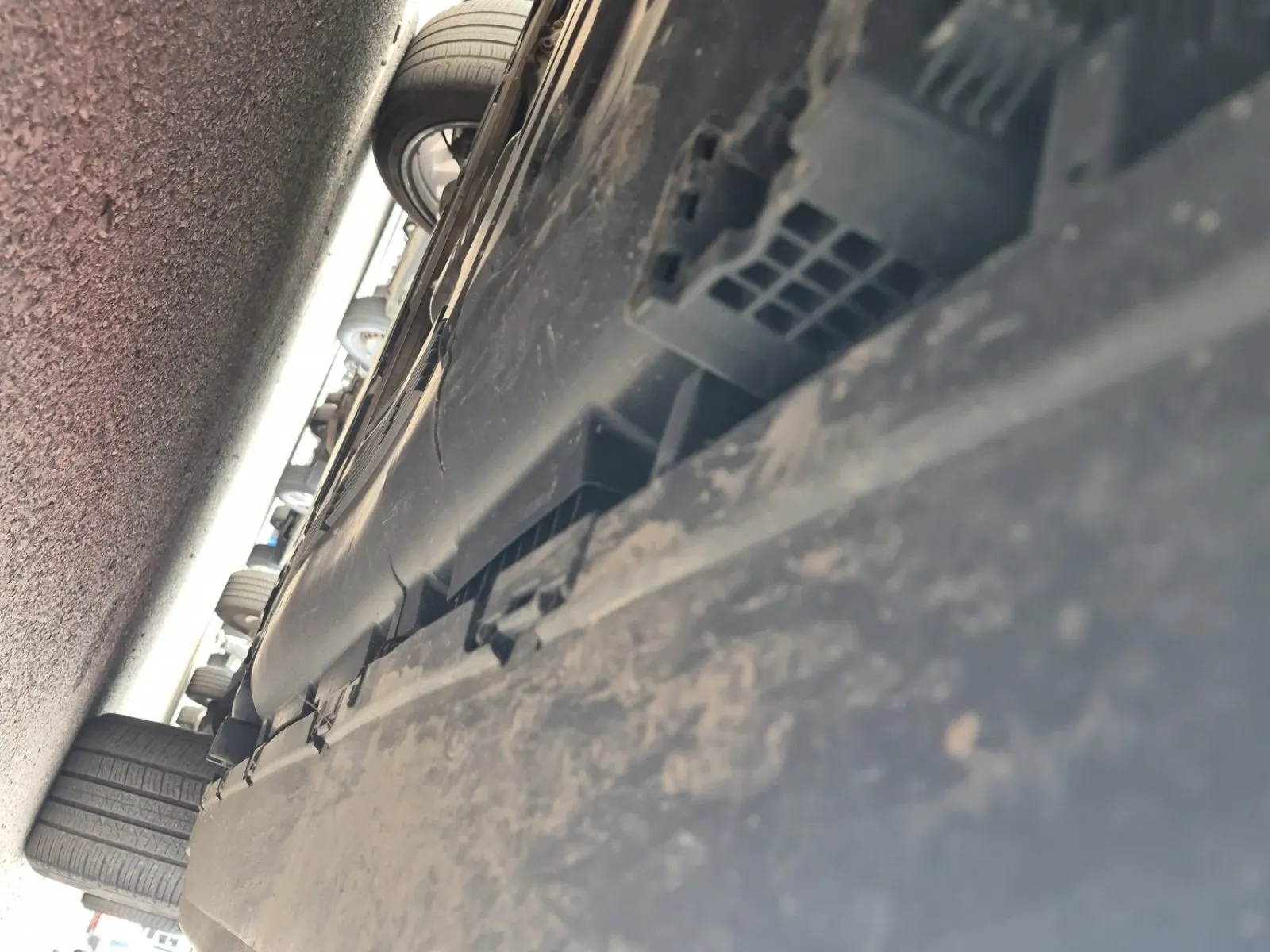 Undercarriage - Passenger Photo