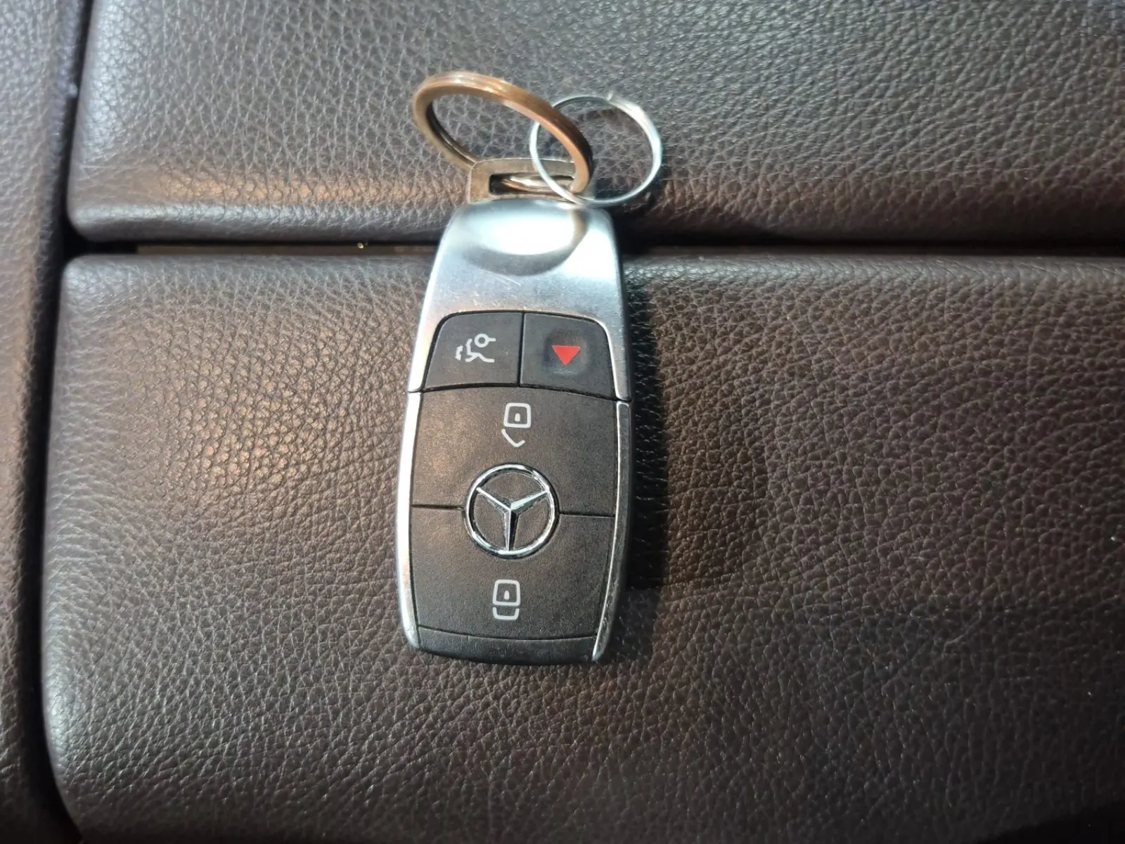 Keys/Fobs/Manual Photo