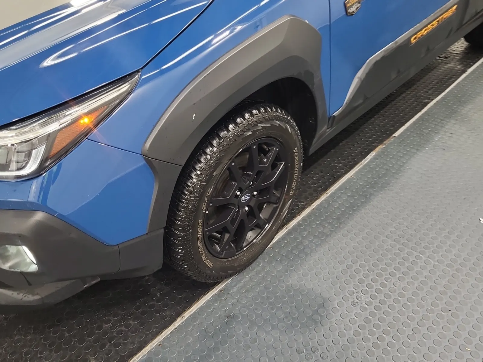Front driver wheel/tire photo
