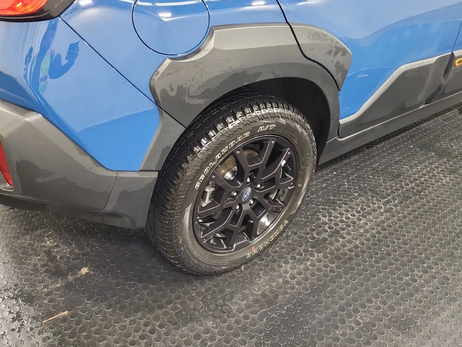 Right Rear Wheel/Tire Photo