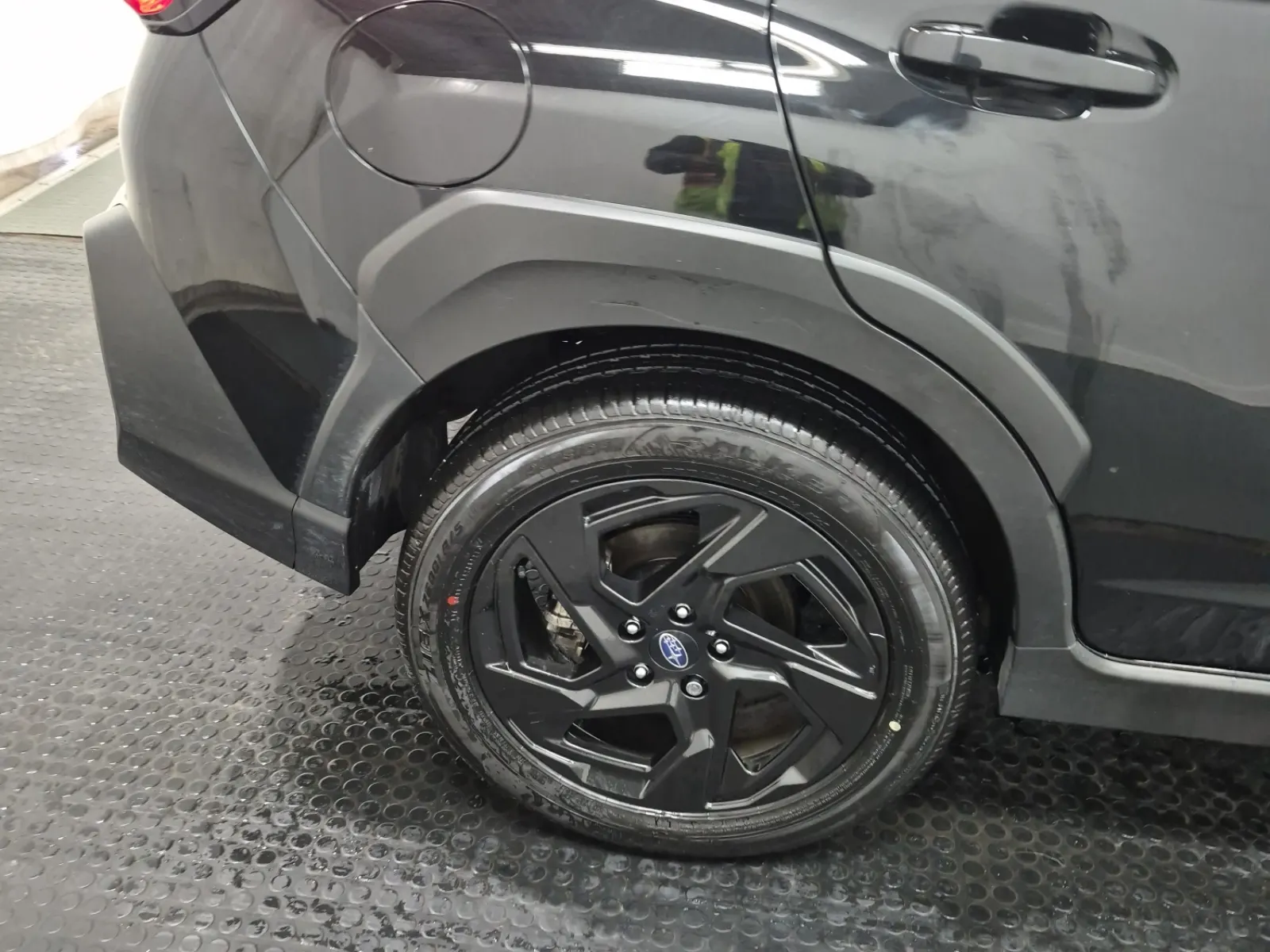 Right Rear Wheel/Tire Photo