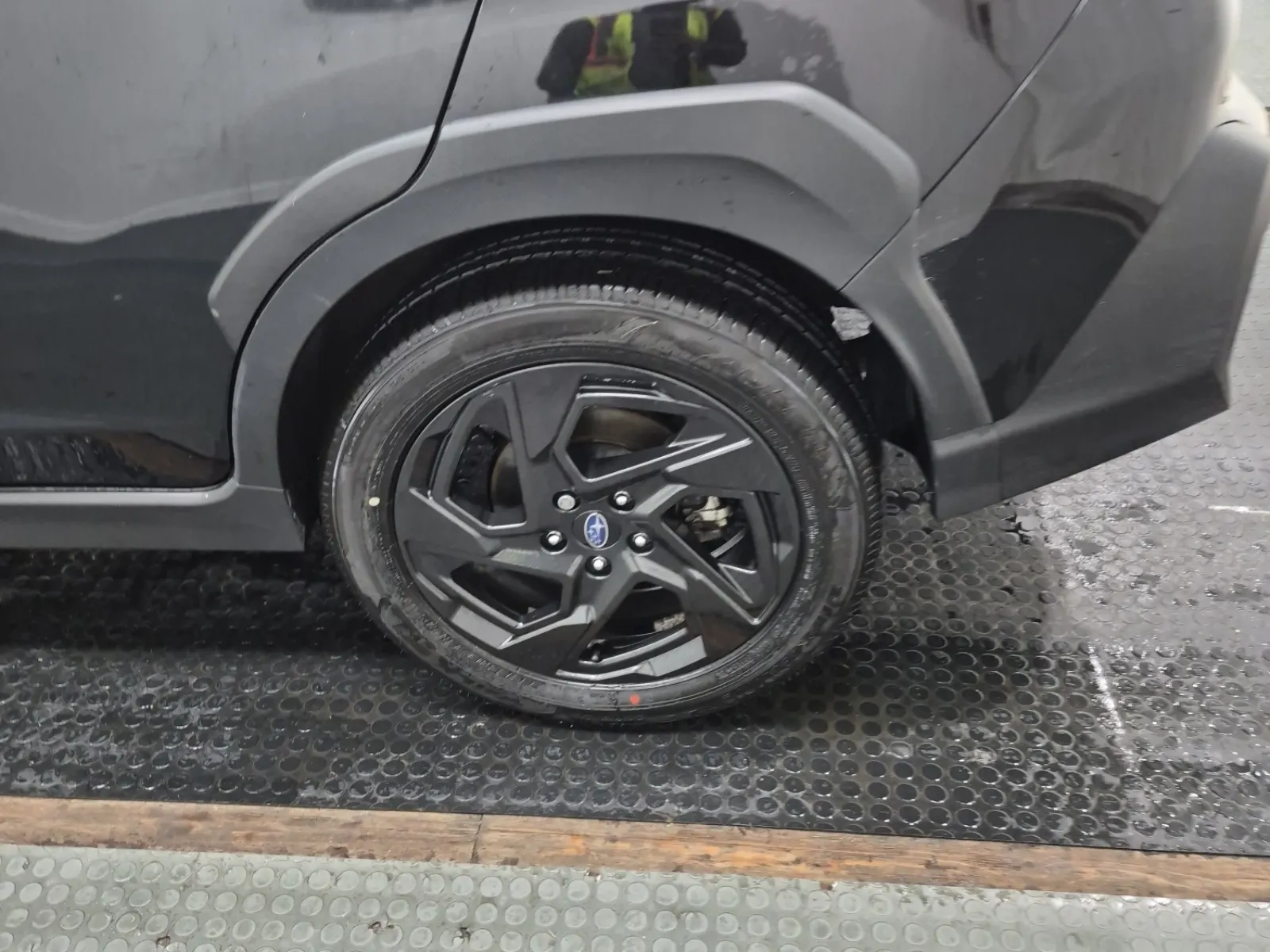 Left Rear Wheel/Tire Photo