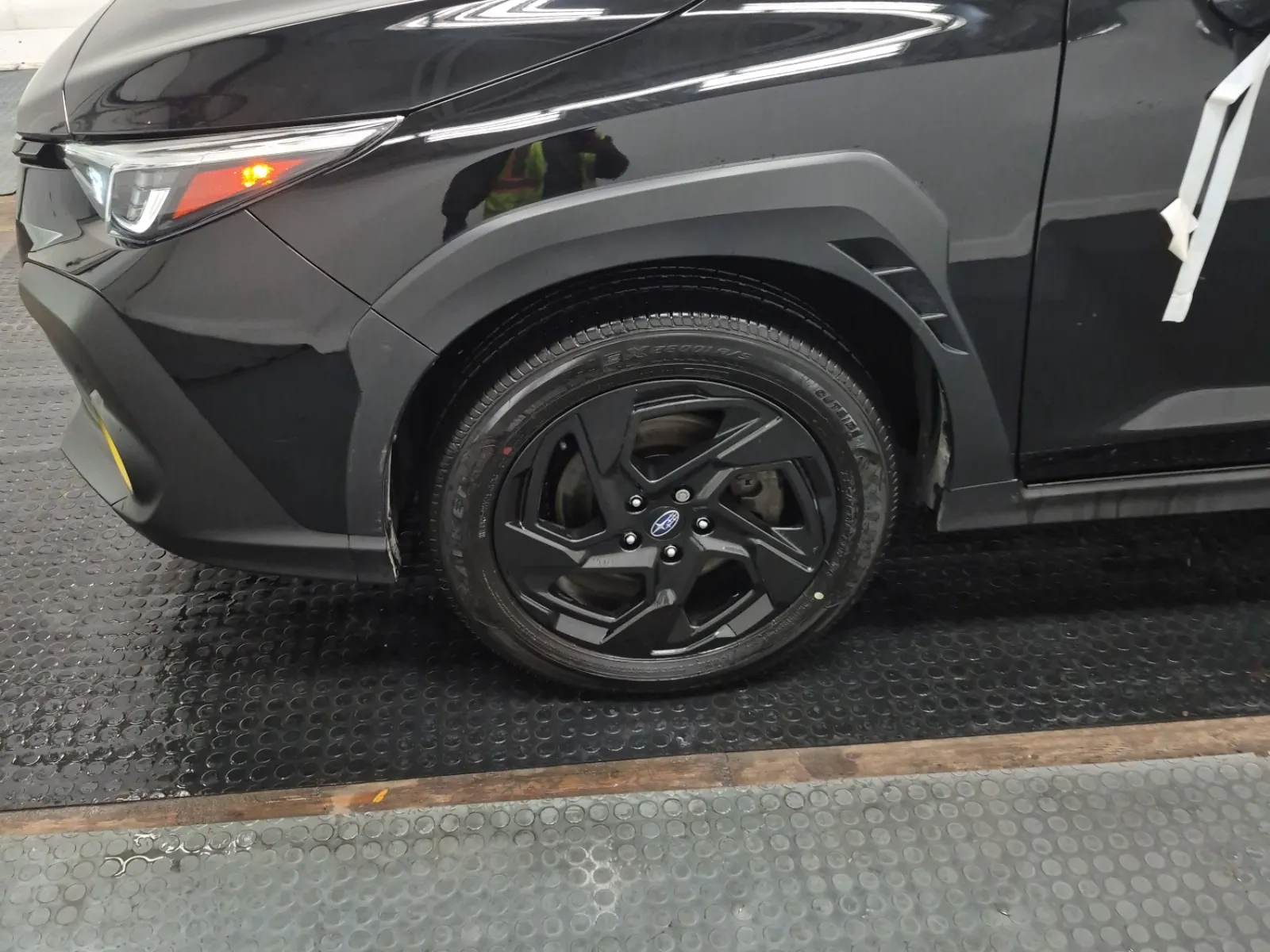 Front driver wheel/tire photo