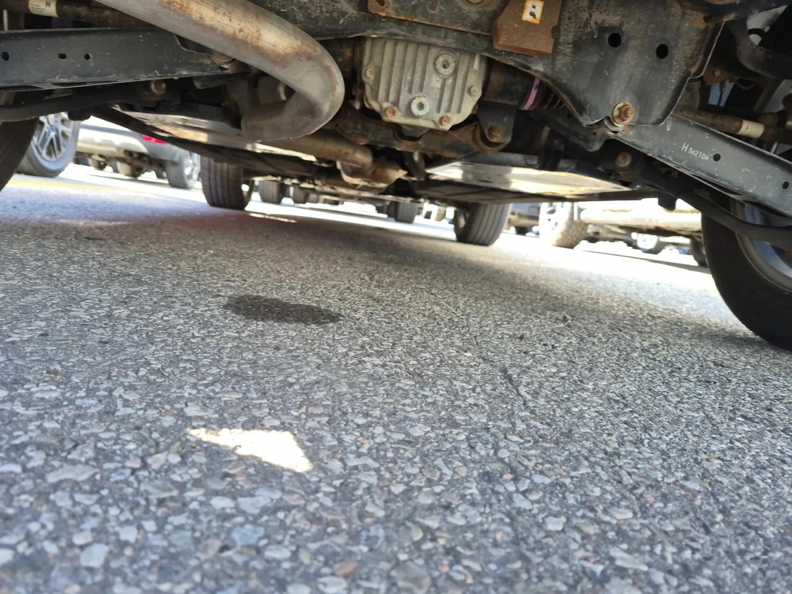 Undercarriage - Rear Photo