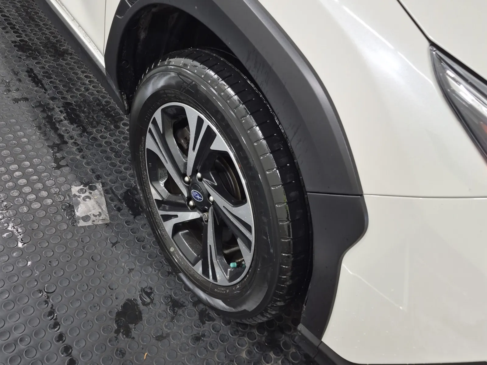 Right Front Wheel/Tire Photo