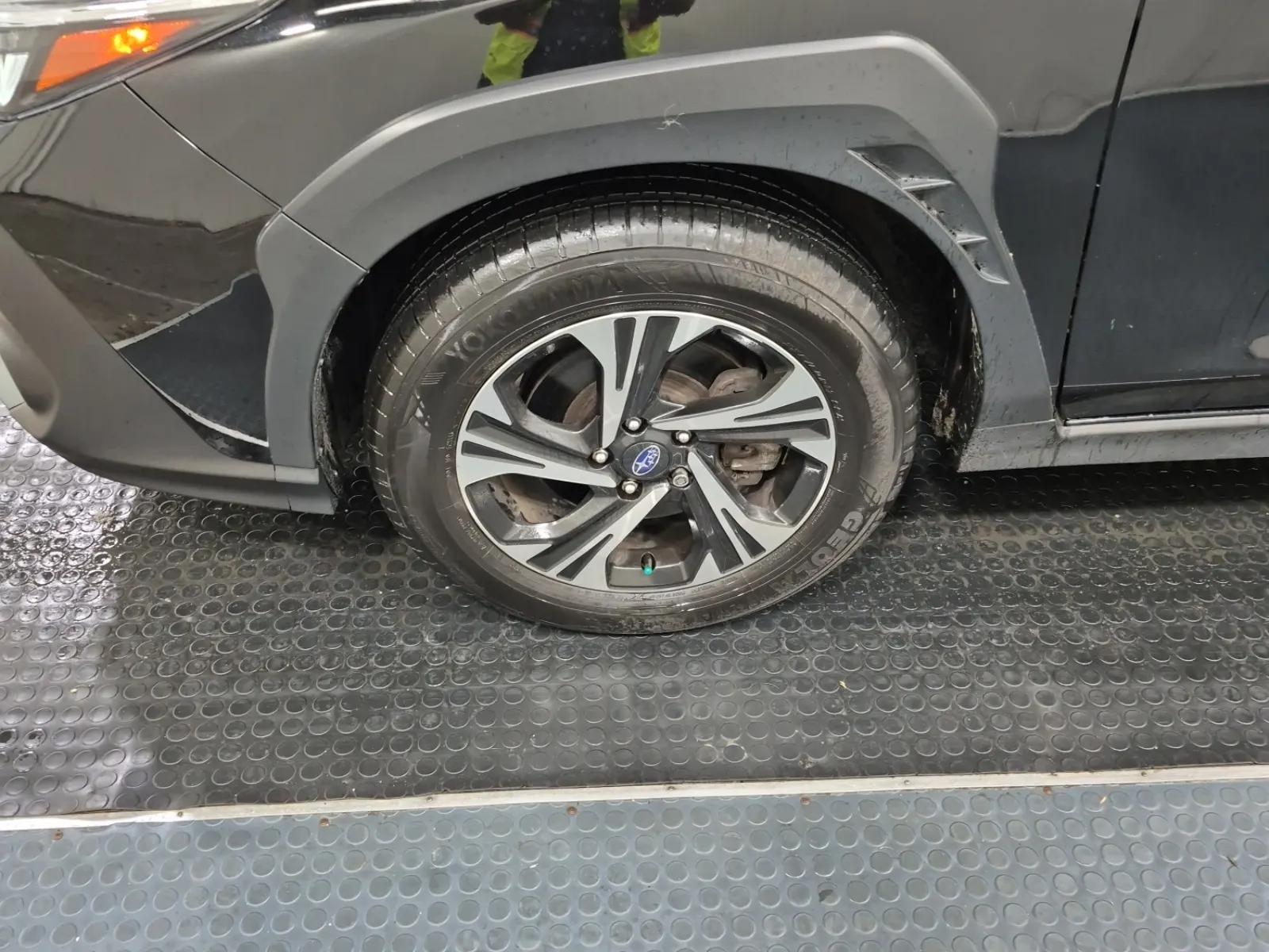 Front driver wheel/tire photo