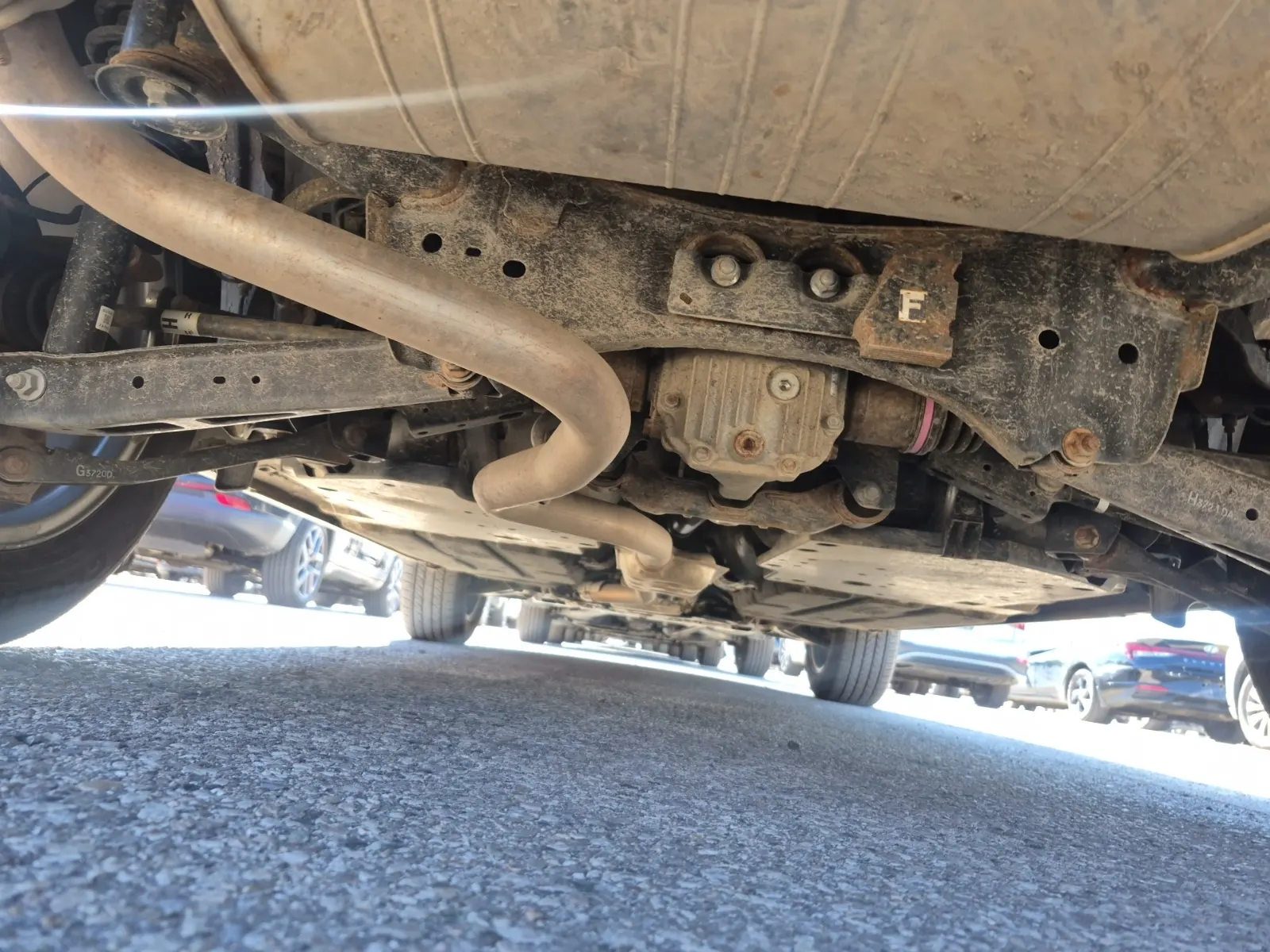 Undercarriage - Rear Photo
