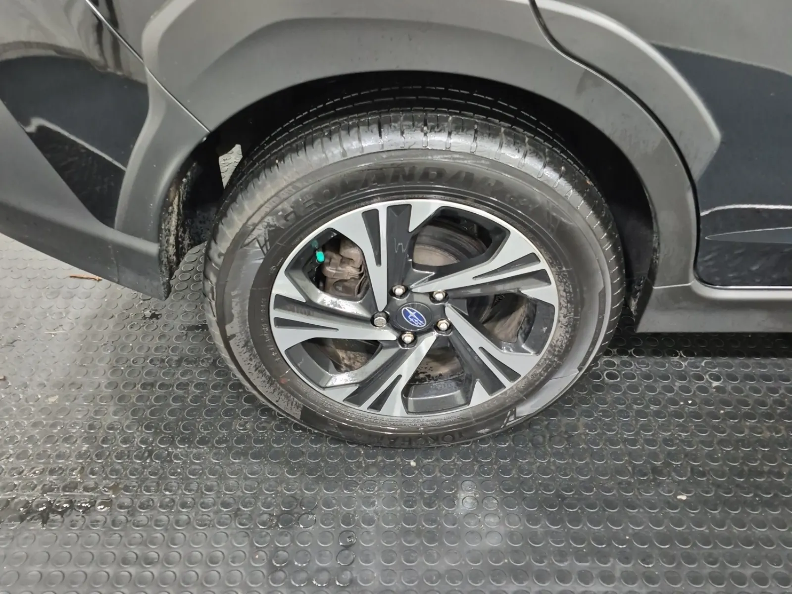 Right Rear Wheel/Tire Photo