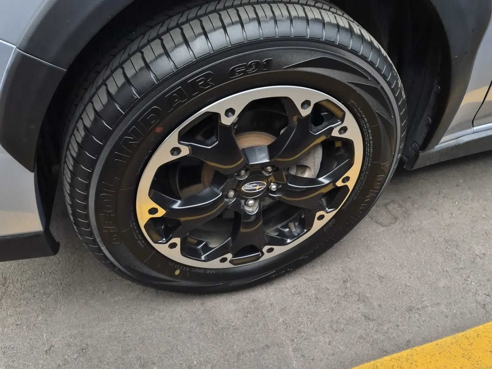 Front driver wheel/tire photo