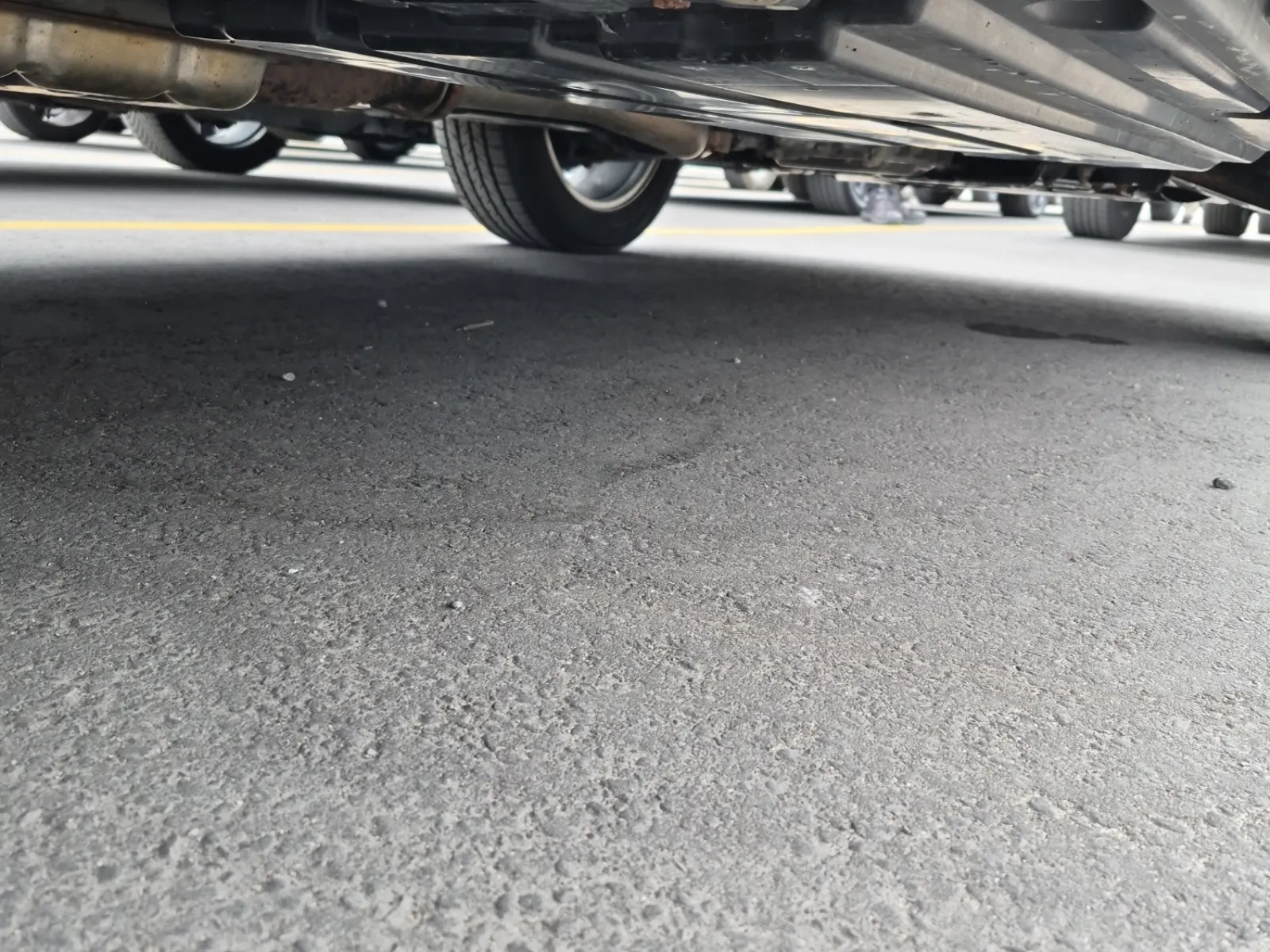 Undercarriage - Passenger Photo