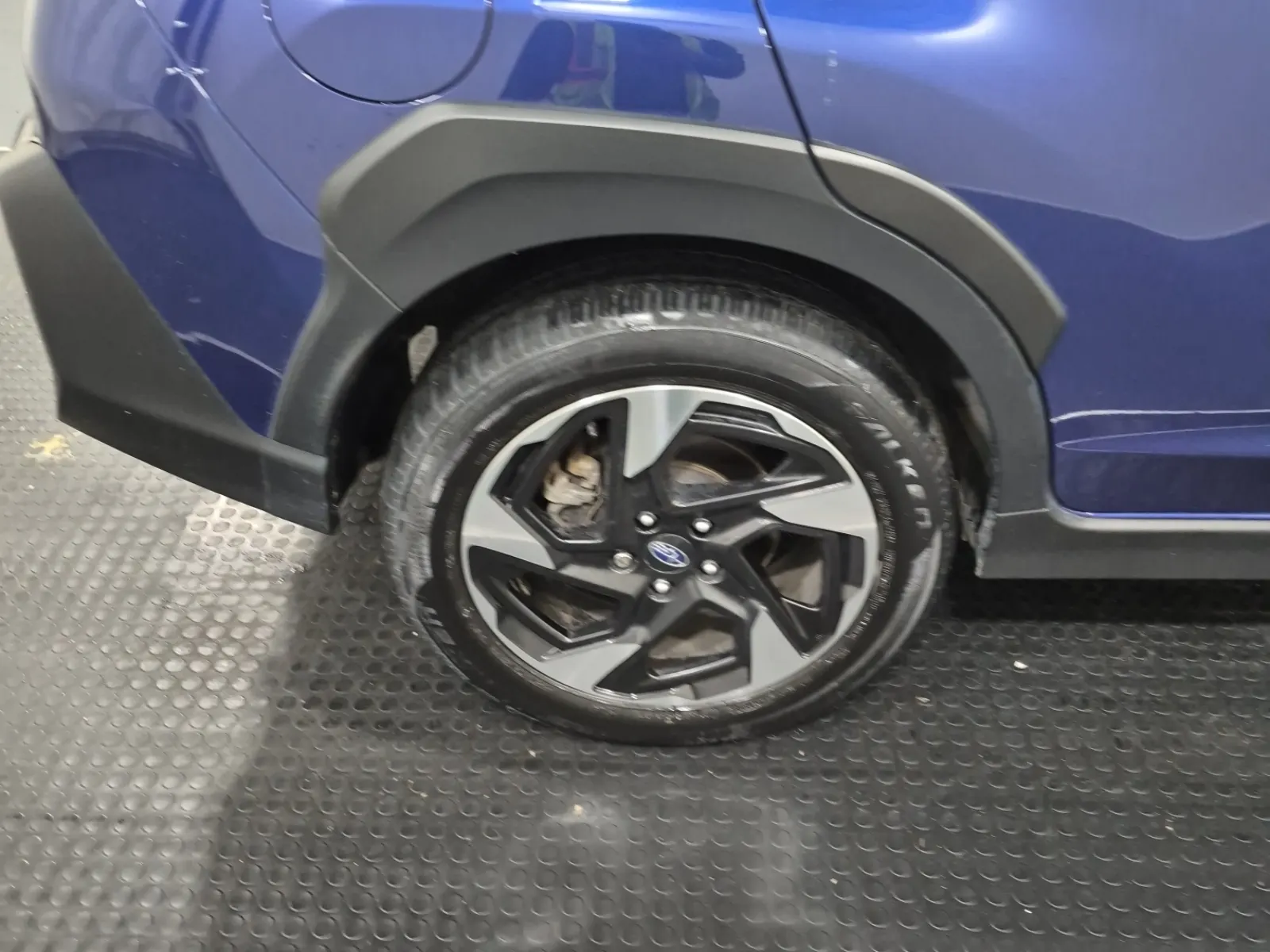 Right Rear Wheel/Tire Photo