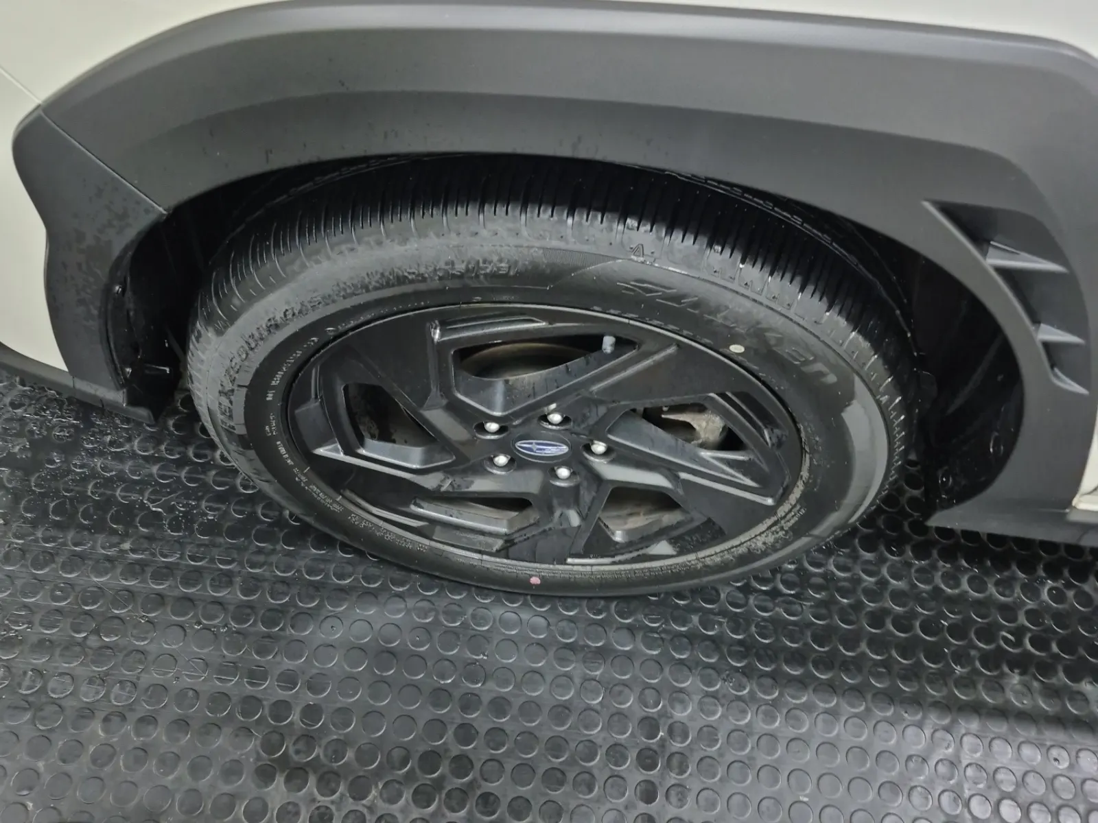 Front driver wheel/tire photo