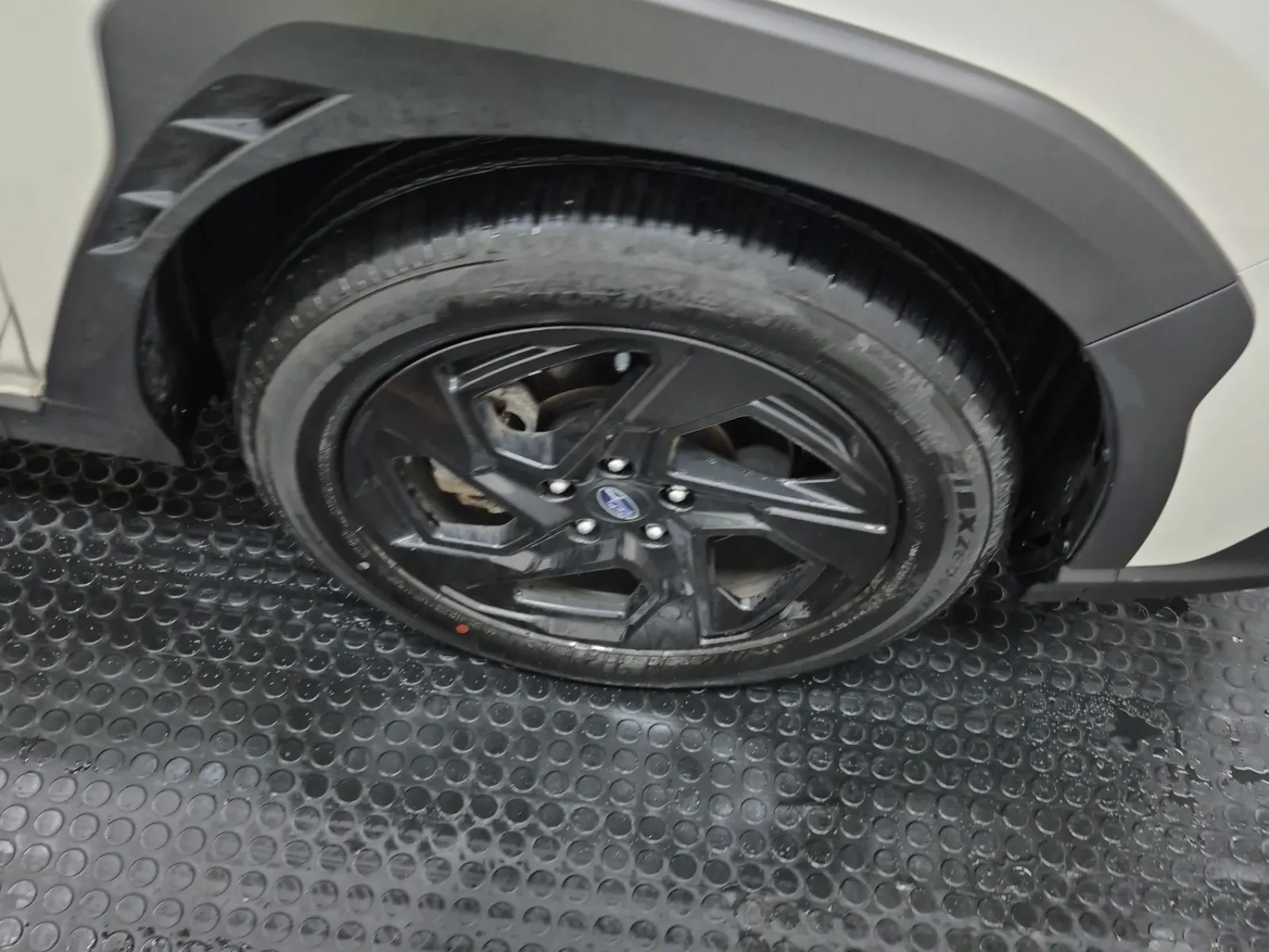 Right Front Wheel/Tire Photo
