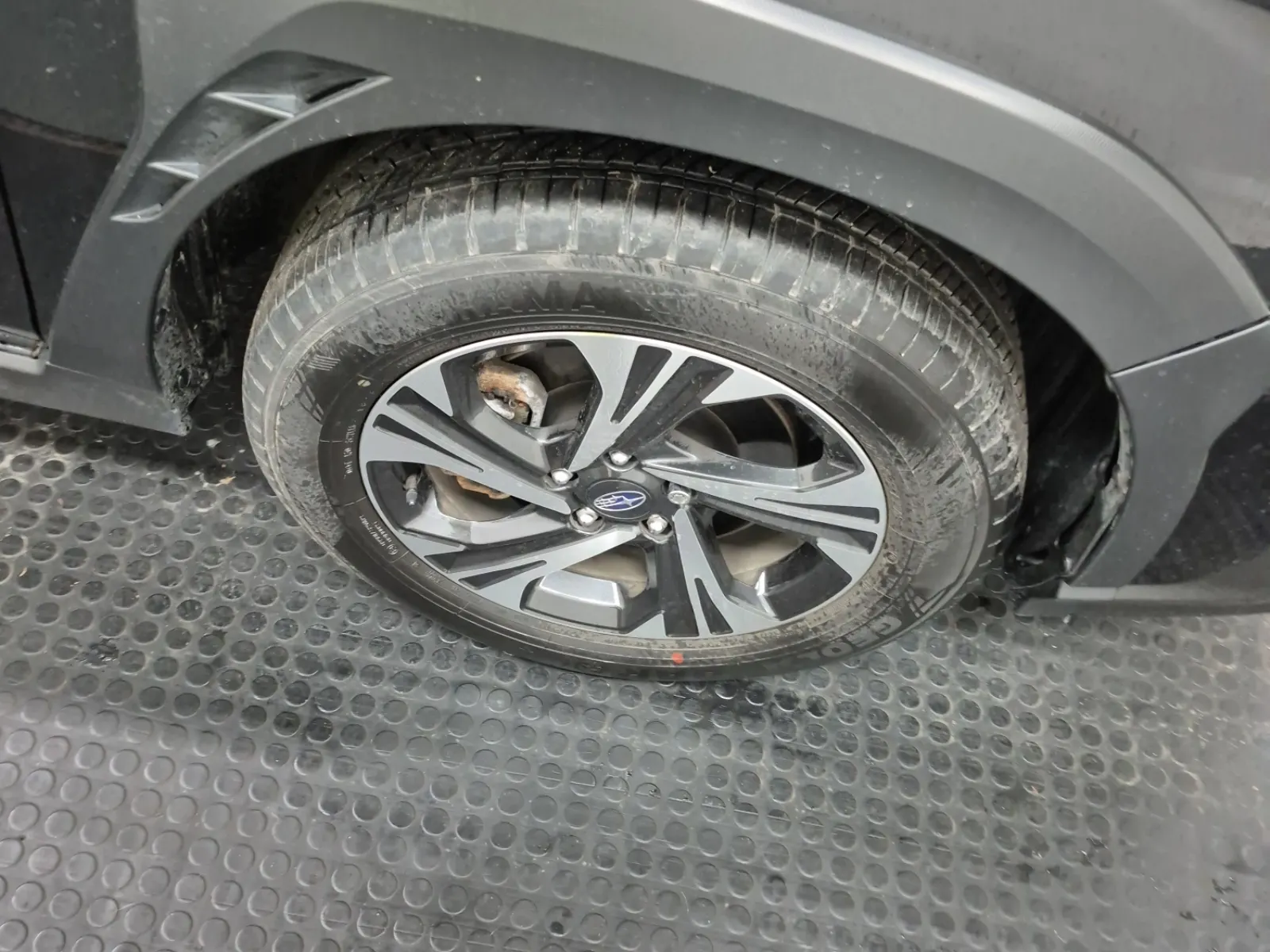 Right Front Wheel/Tire Photo