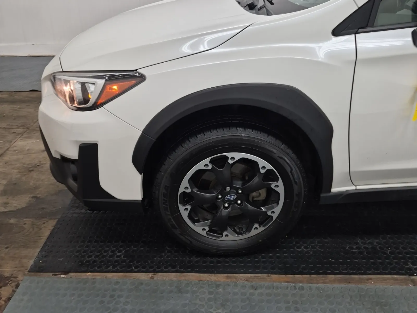 Front driver wheel/tire photo
