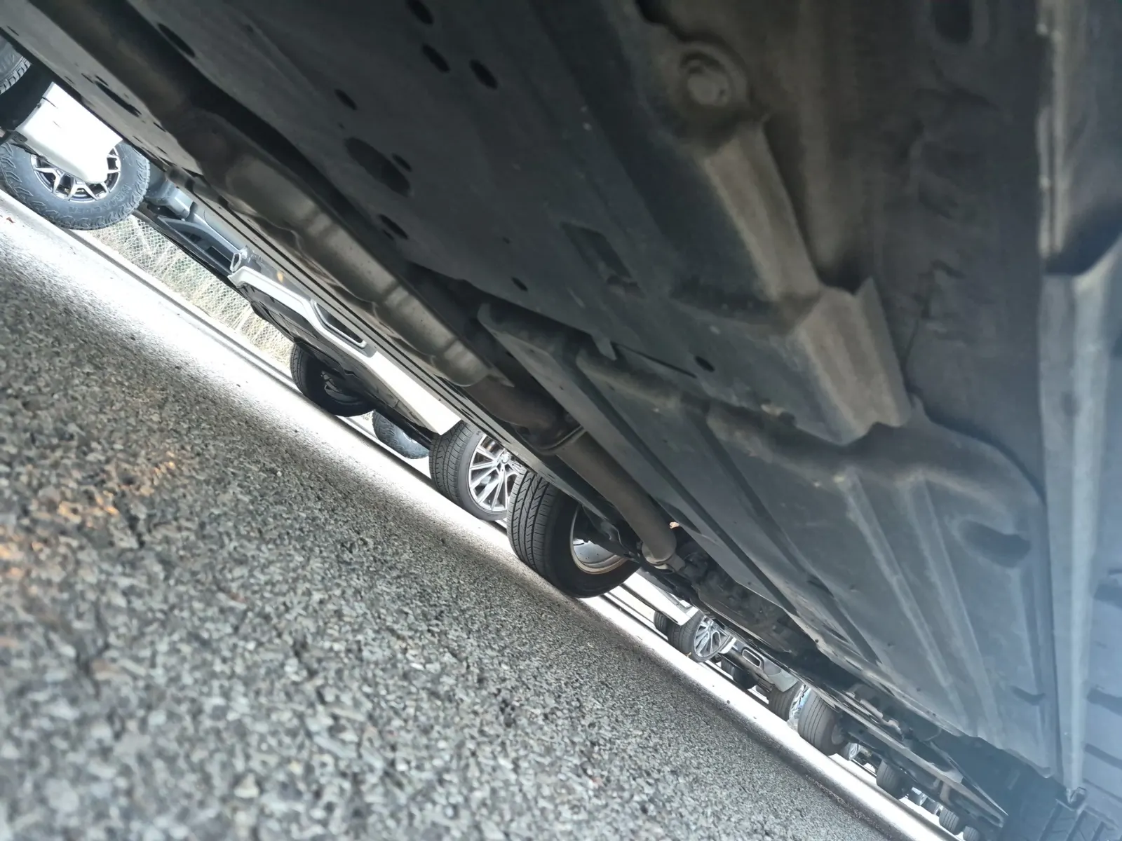 Undercarriage - Passenger Photo