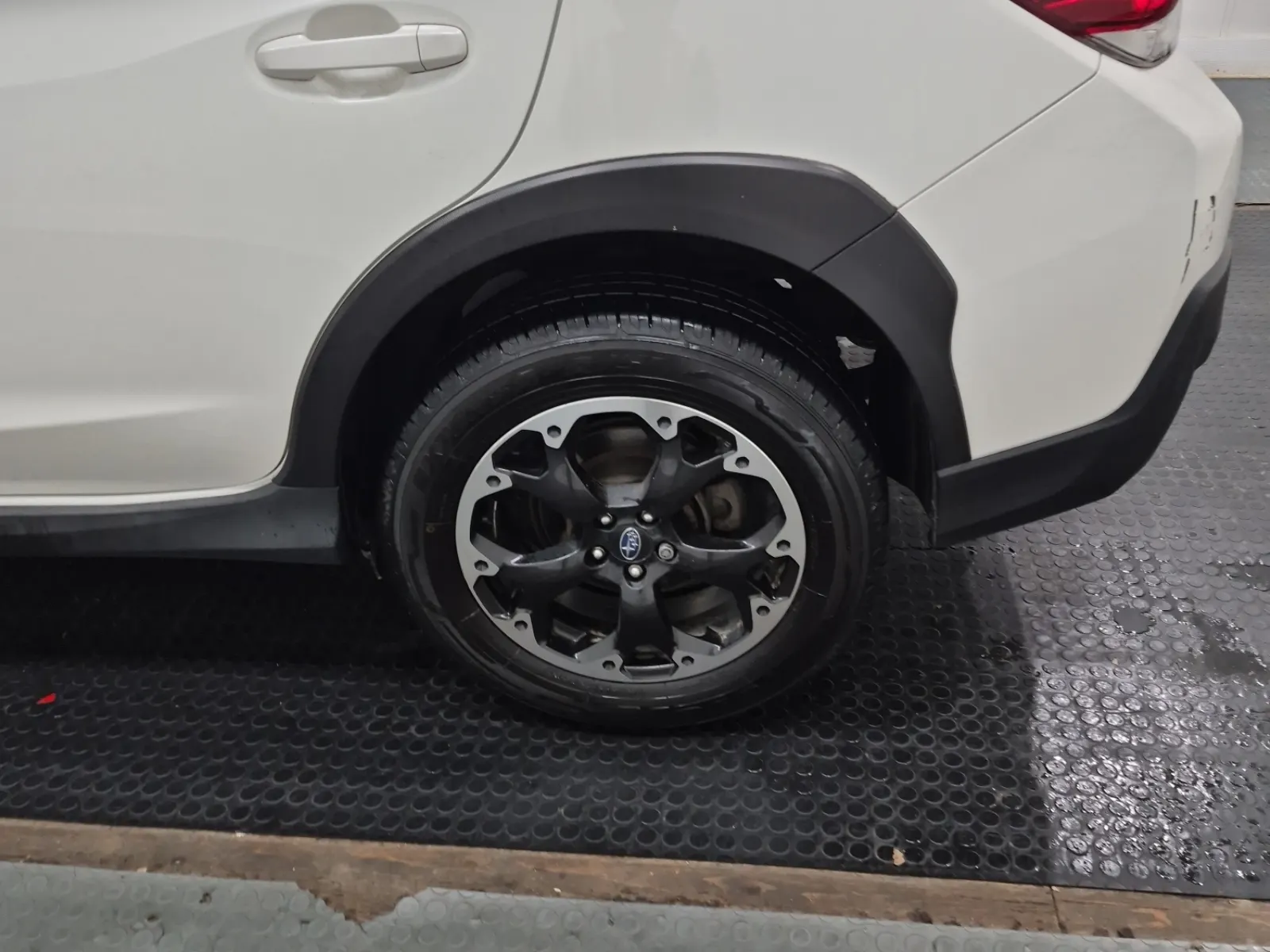 Left Rear Wheel/Tire Photo