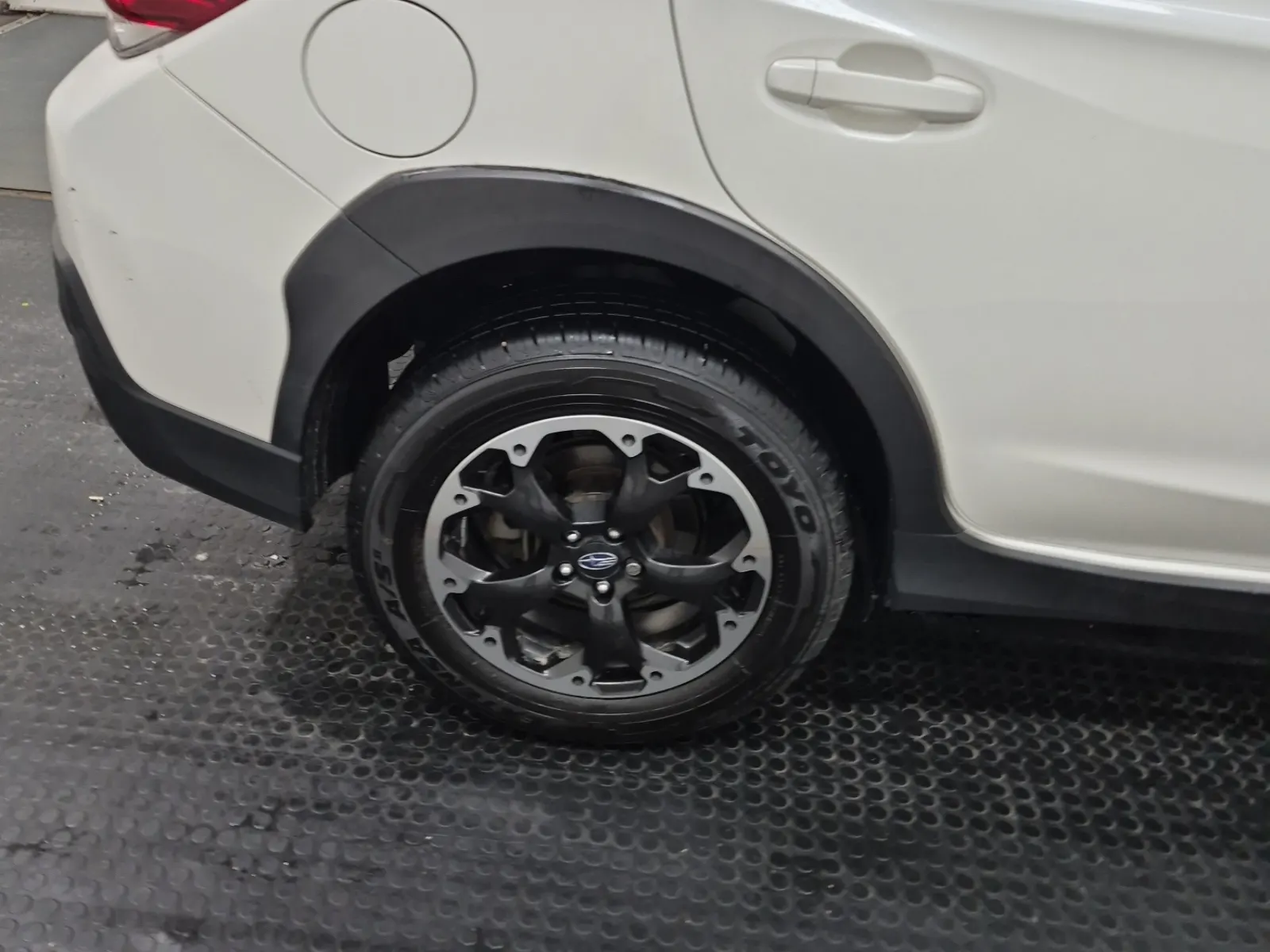 Right Rear Wheel/Tire Photo