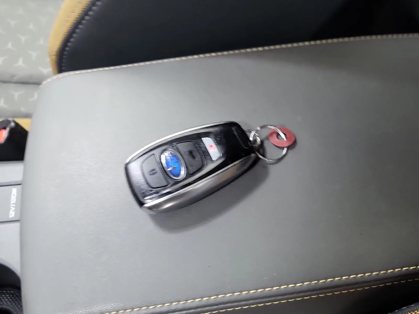 Keys/Fobs/Manual Photo