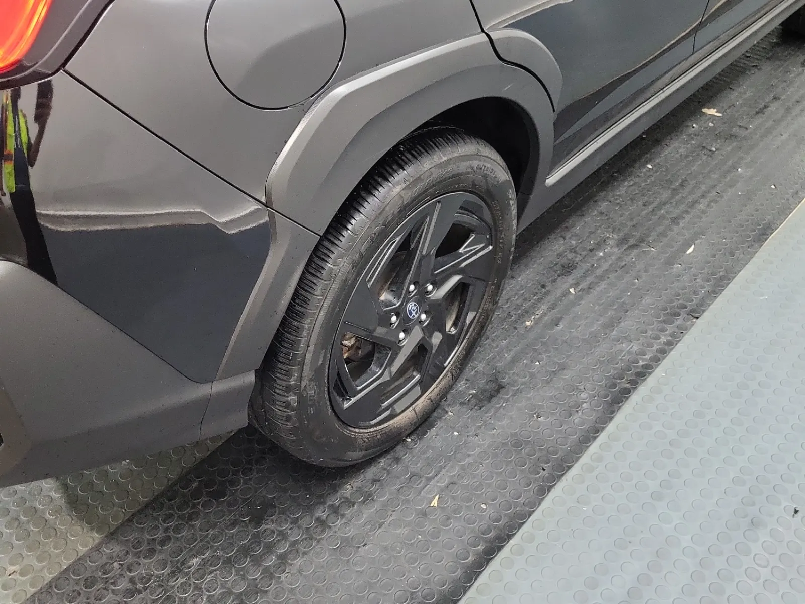 Right Rear Wheel/Tire Photo