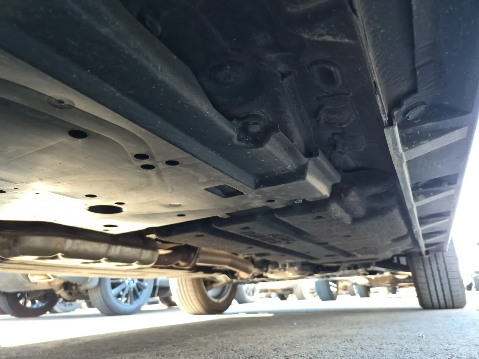 Undercarriage - Passenger Photo