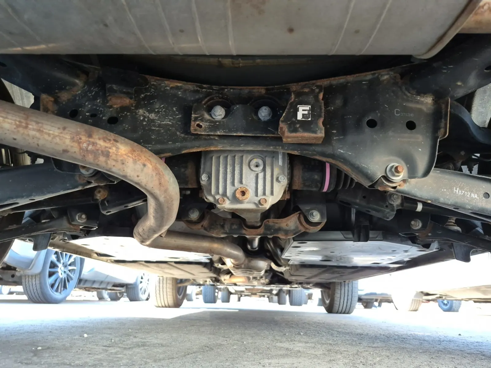 Undercarriage - Rear Photo