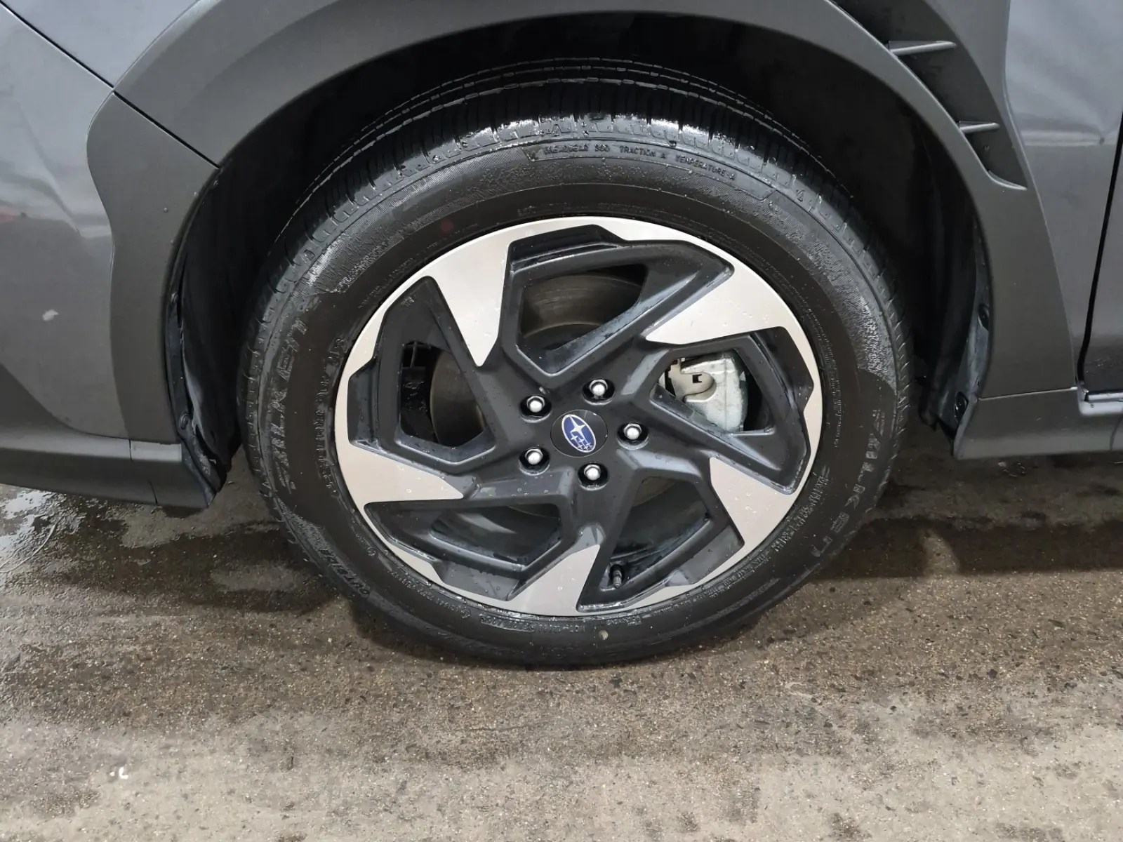 Front driver wheel/tire photo
