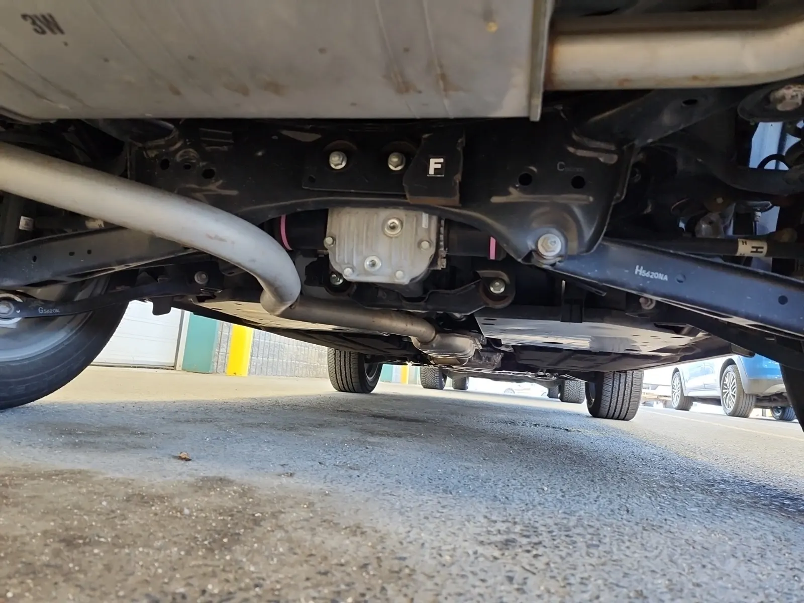 Undercarriage - Rear Photo
