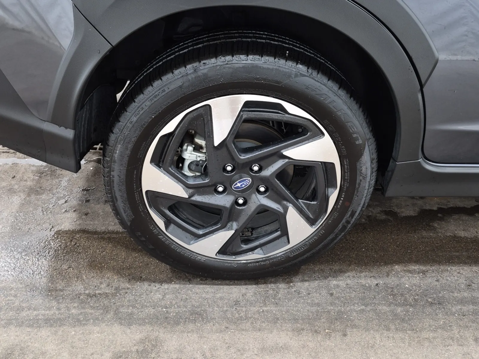 Right Rear Wheel/Tire Photo
