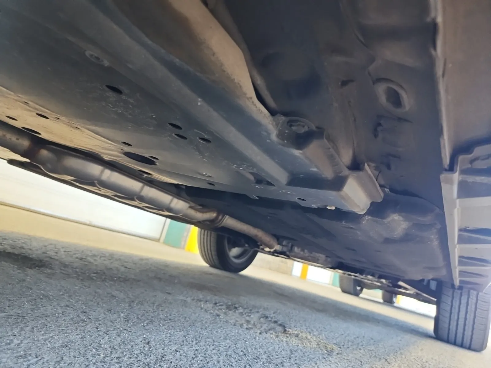 Undercarriage - Passenger Photo