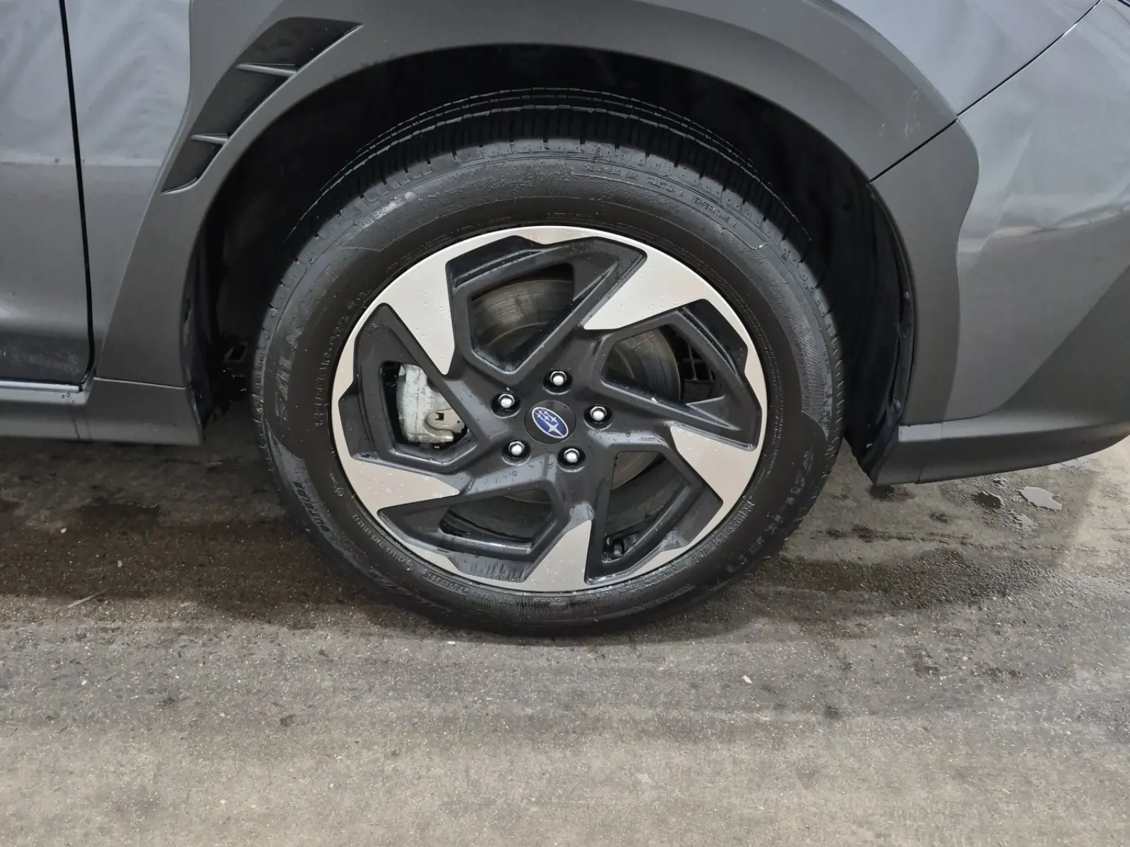 Right Front Wheel/Tire Photo