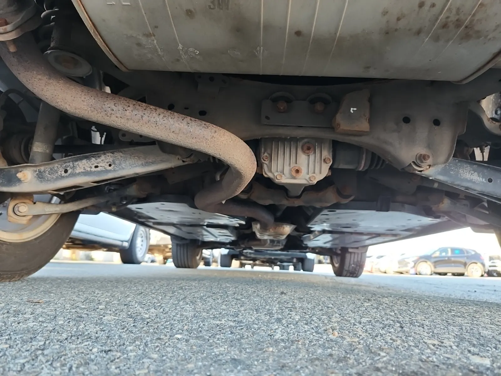 Undercarriage - Rear Photo