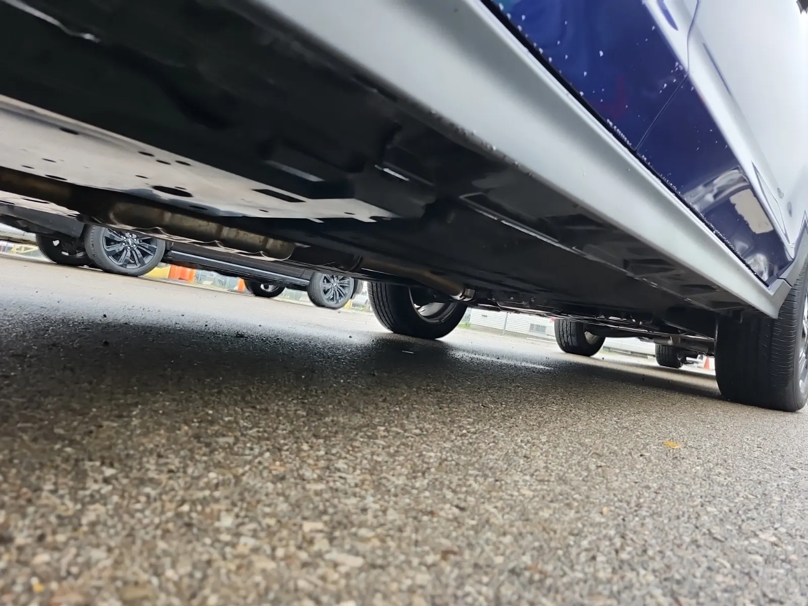 Undercarriage - Passenger Photo