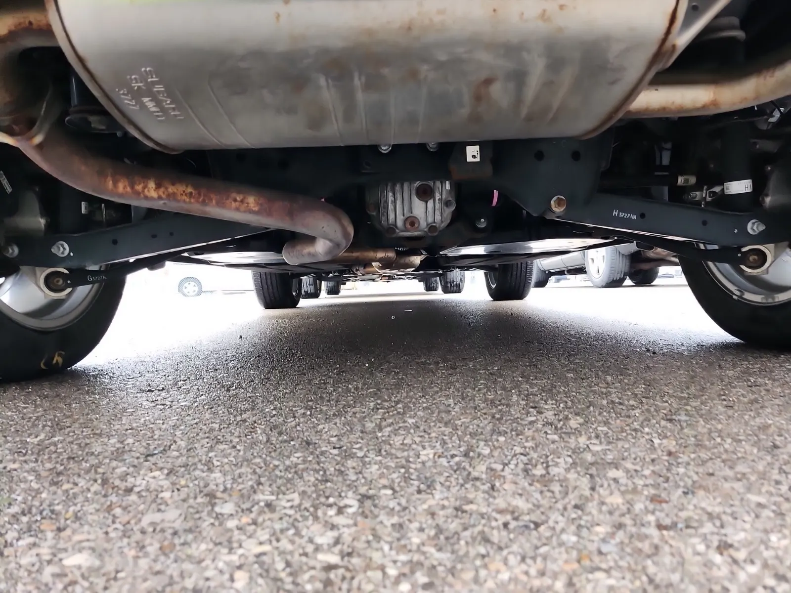 Undercarriage - Rear Photo