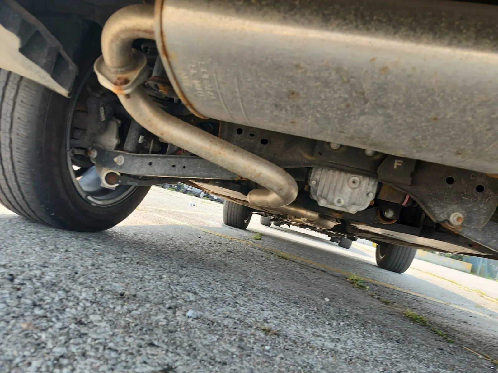 Undercarriage - Rear Photo