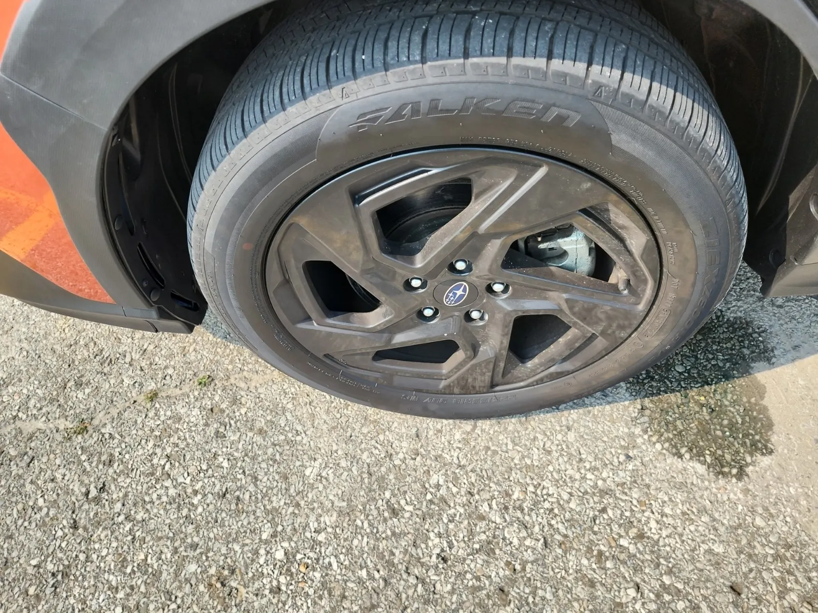 Front driver wheel/tire photo