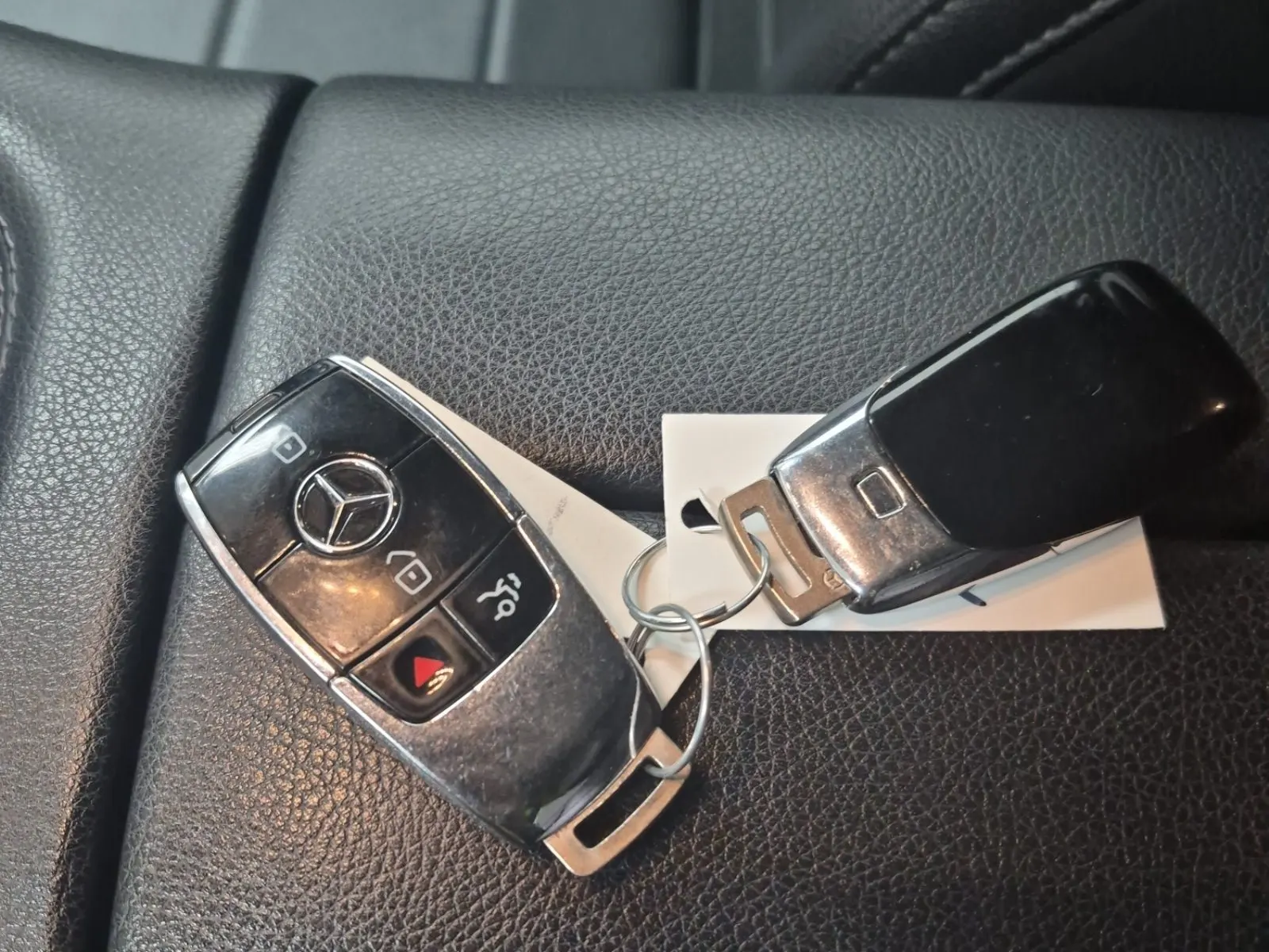 Keys/Fobs/Manual Photo