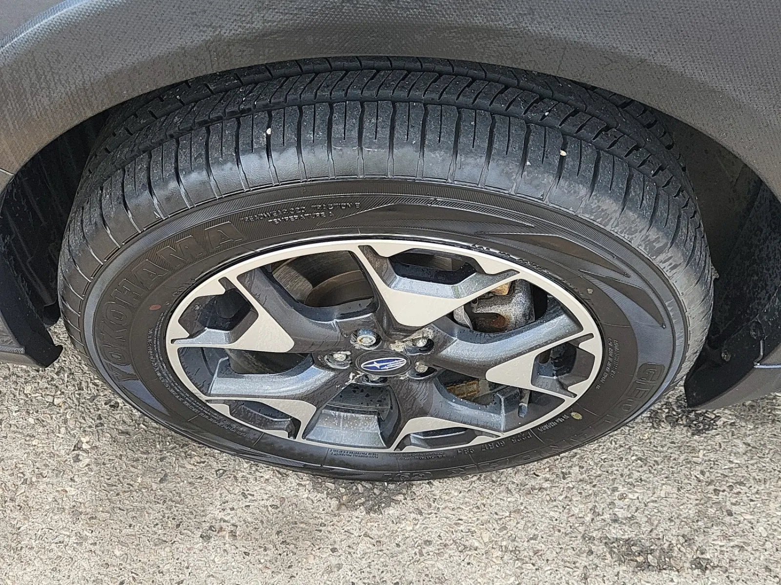 Front driver wheel/tire photo