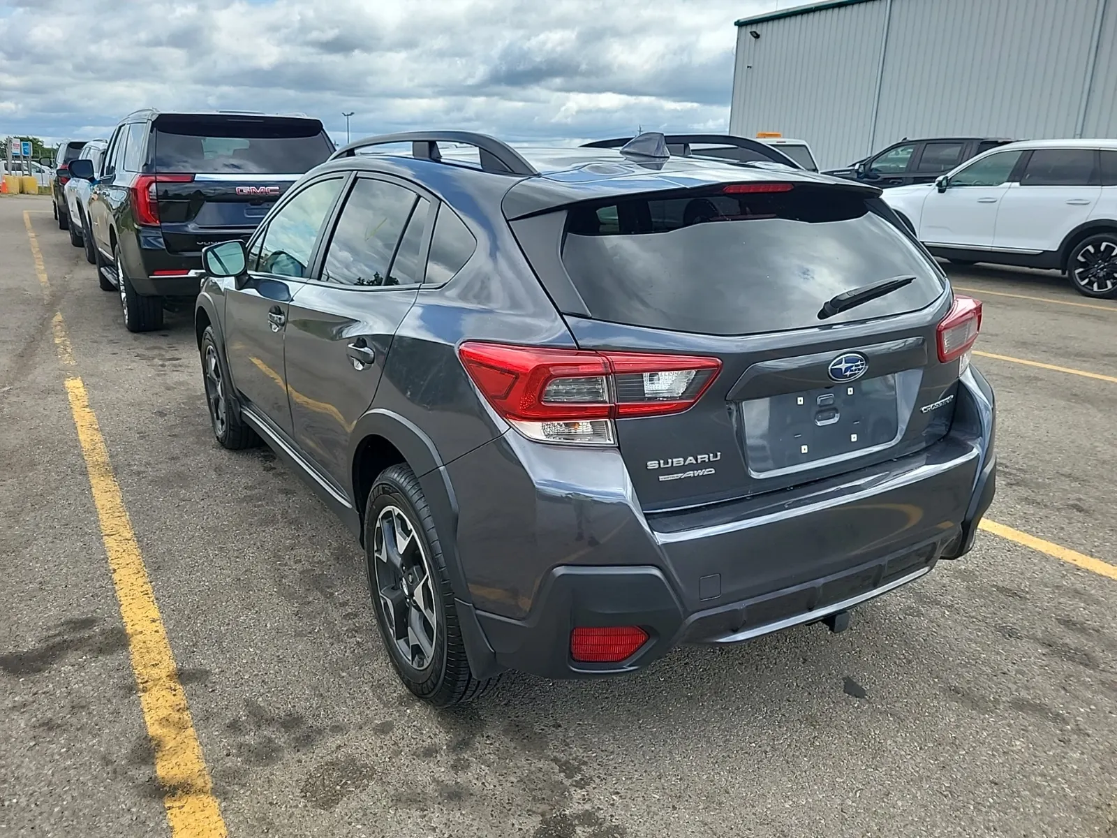 Driver Rear 3/4 Photo
