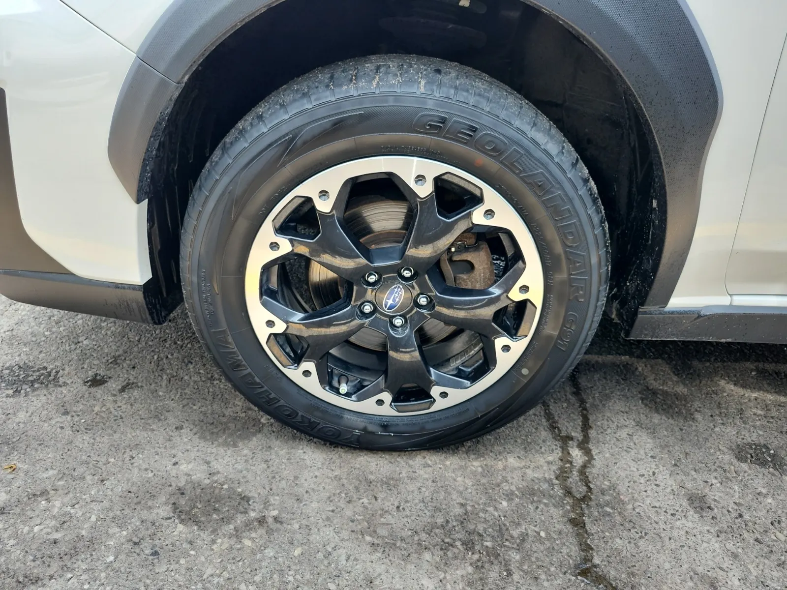 Front driver wheel/tire photo