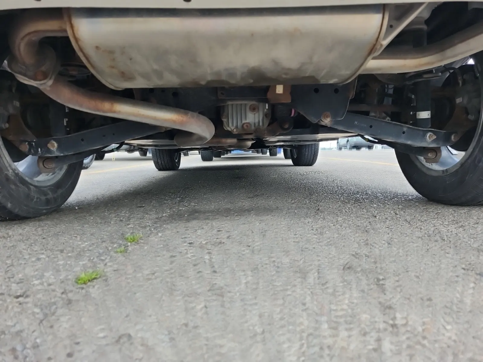 Undercarriage - Rear Photo