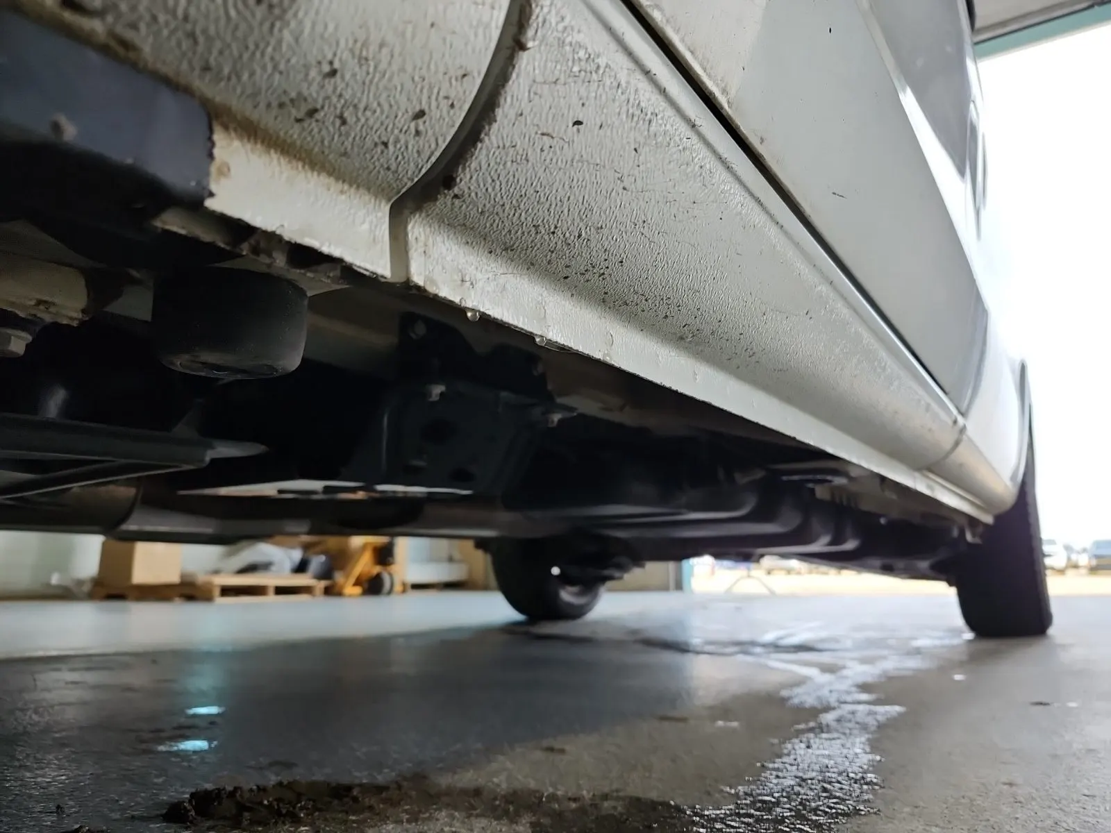 Undercarriage - Driver Photo