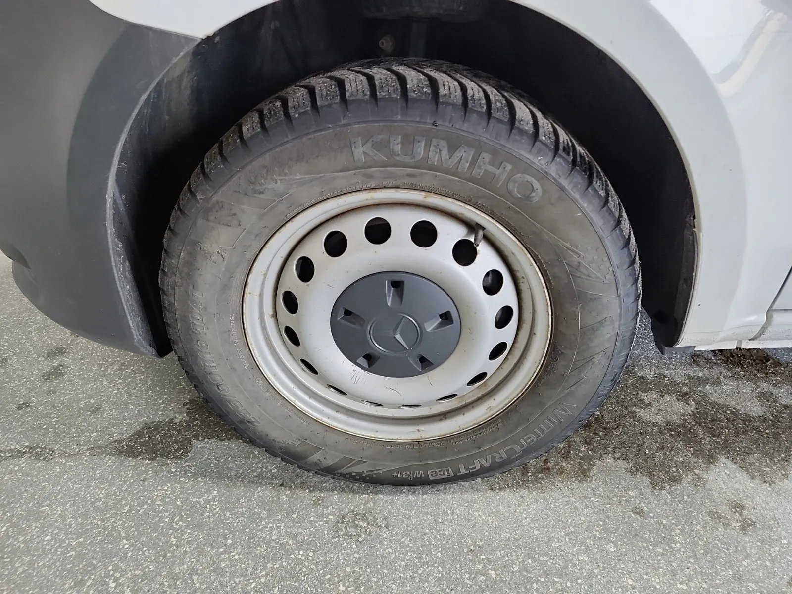 Front driver wheel/tire photo
