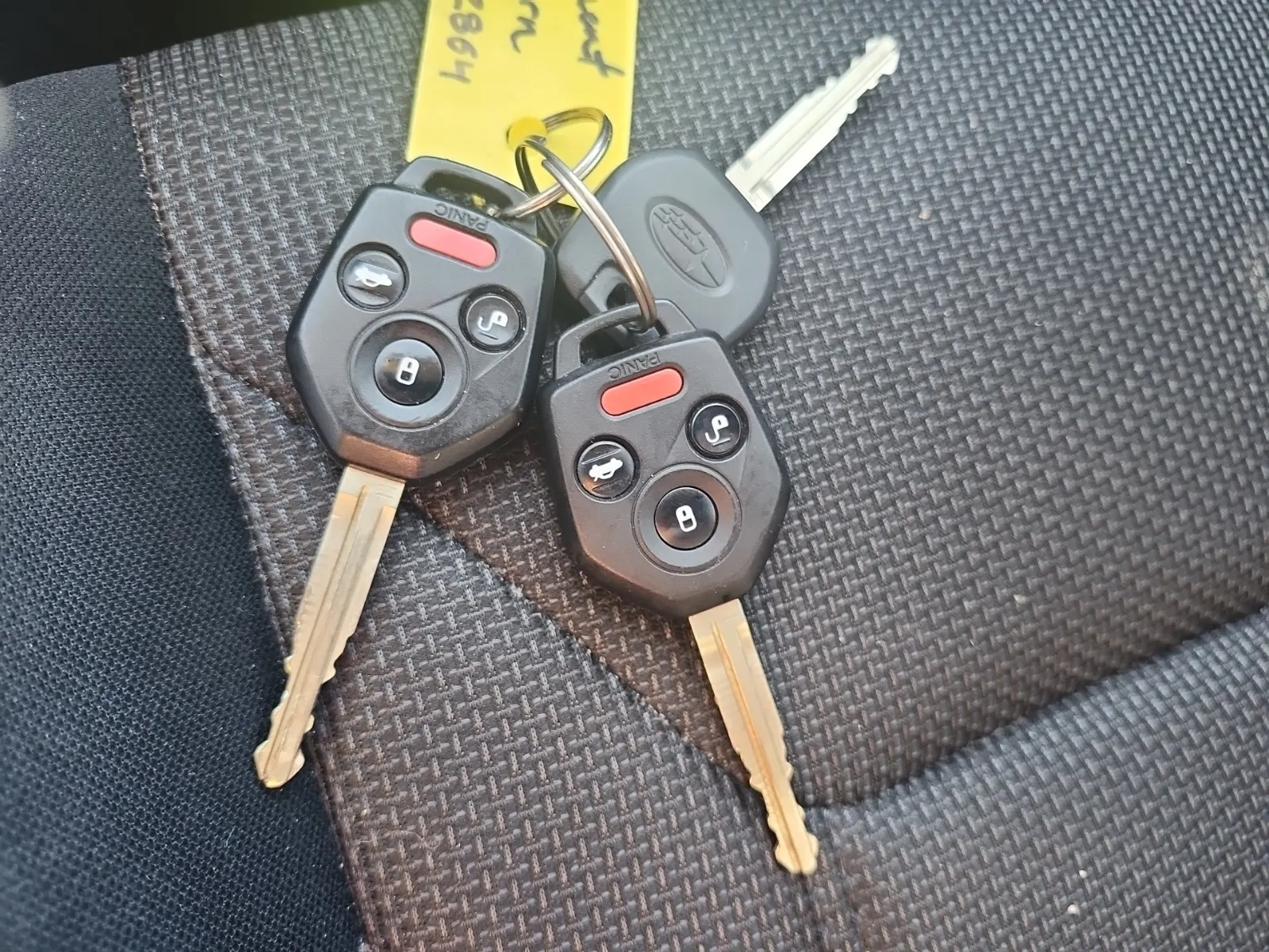 Keys/Fobs/Manual Photo